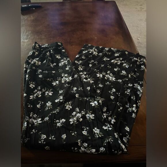 Lulu's Floral Flare Viscose Flowy Pants Floral Black/Blue Size Small - Picture 5 of 12